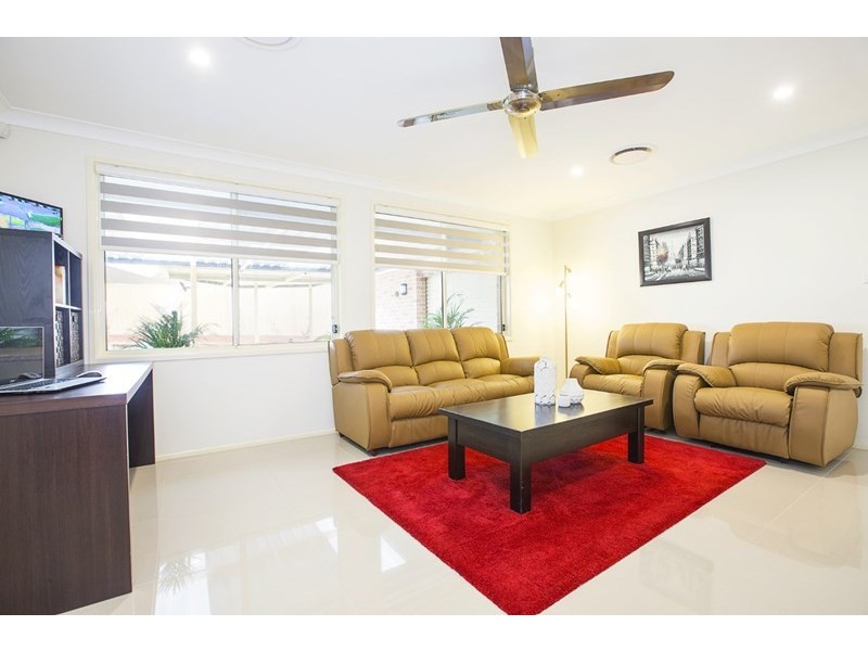 5 Magpie Place, Glenmore Park NSW 2745