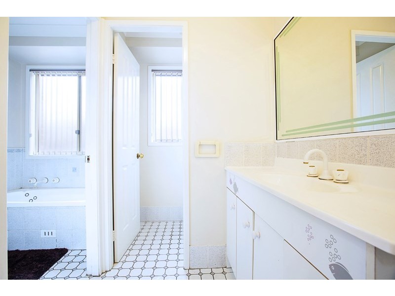 8 Pardalote Place, Glenmore Park NSW 2745