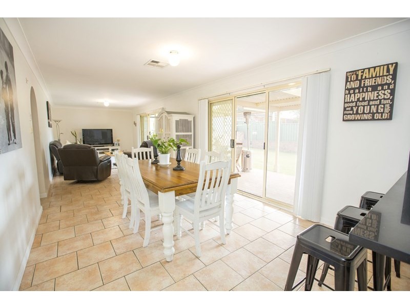 5 Mackenzie Avenue, Glenmore Park NSW 2745