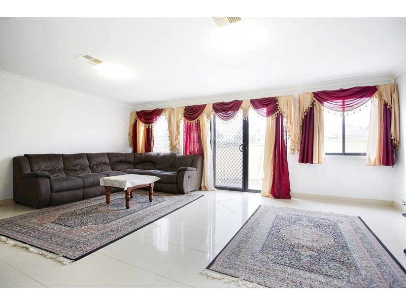 71 Ridgetop Drive, Glenmore Park NSW 2745