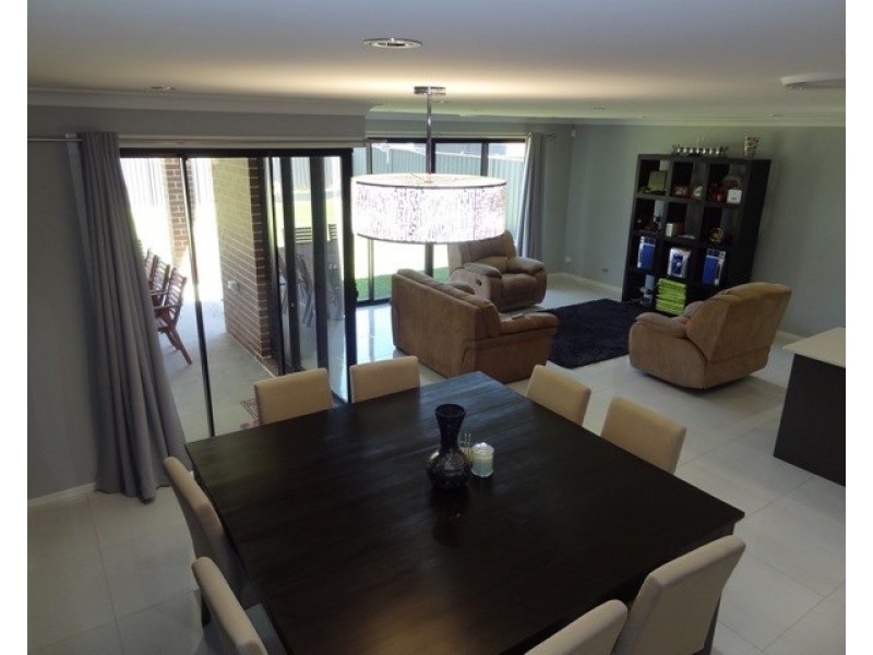 14 Foothills Terrace, Glenmore Park NSW 2745