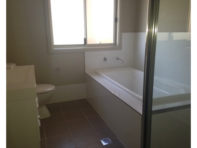 20 Ewan James Drive, Glenmore Park NSW 2745