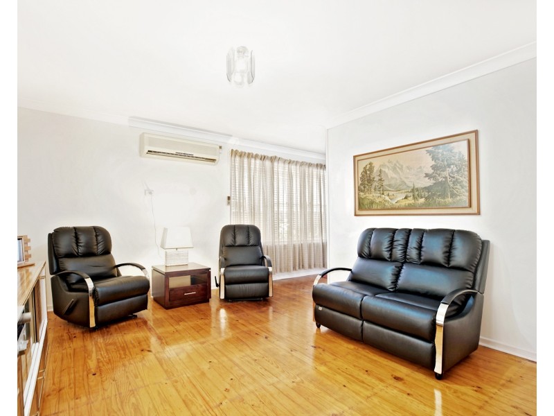 33 Idriess Crescent, Blackett NSW 2770