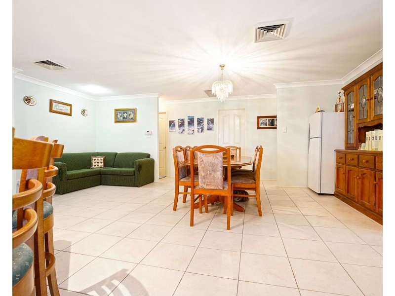 8 Kingsfield Avenue, Glenmore Park NSW 2745