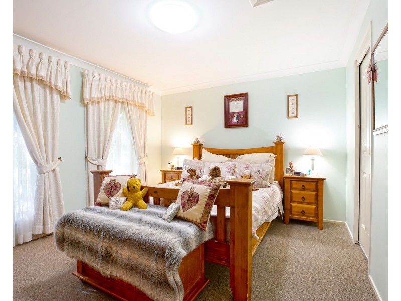 8 Kingsfield Avenue, Glenmore Park NSW 2745