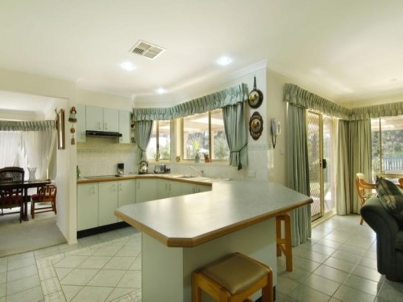 8 Huntingdale Drive, Glenmore Park NSW 2745