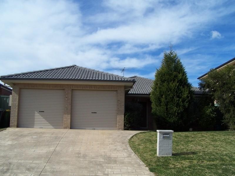 17 Dara Crescent, Glenmore Park NSW 2745