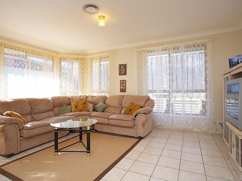 17 Dara Crescent, Glenmore Park NSW 2745