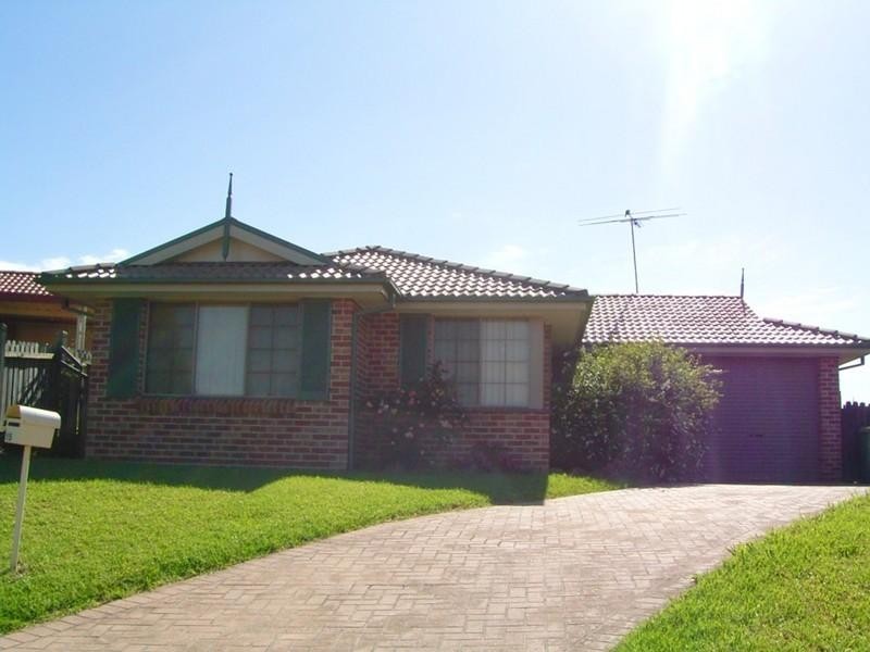15 Brady Place, Glenmore Park NSW 2745