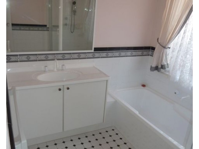 12 Gunara Terrace, Glenmore Park NSW 2745