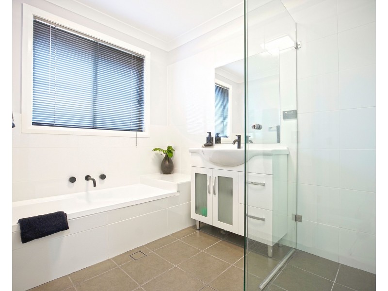 6 Gleneagles Way, Glenmore Park NSW 2745