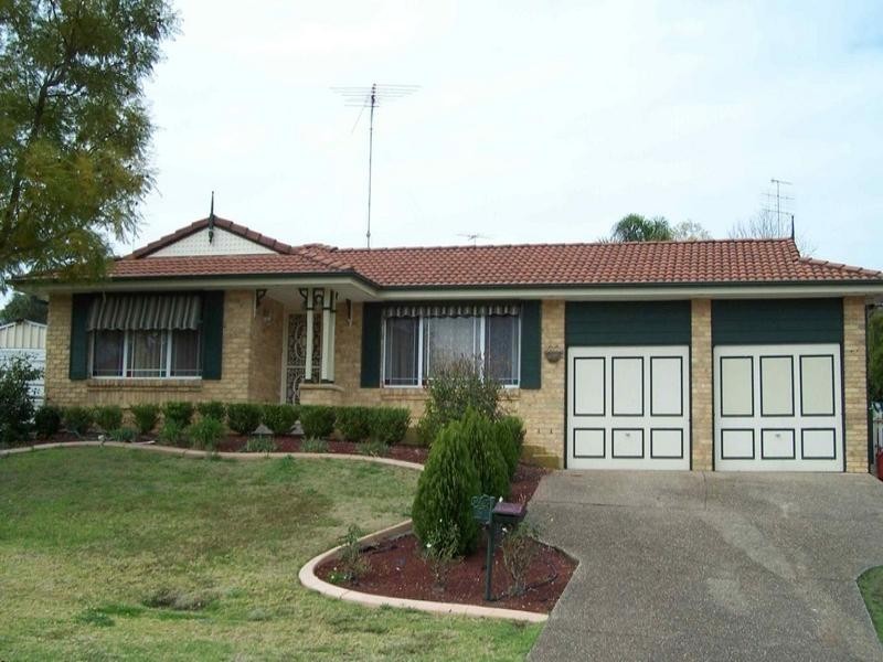 8 Allison Drive, Glenmore Park NSW 2745