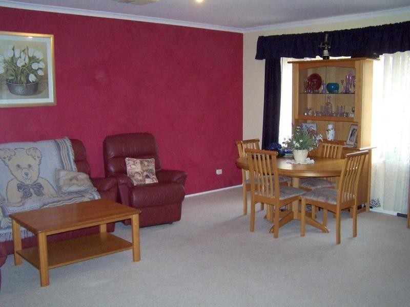 8 Allison Drive, Glenmore Park NSW 2745