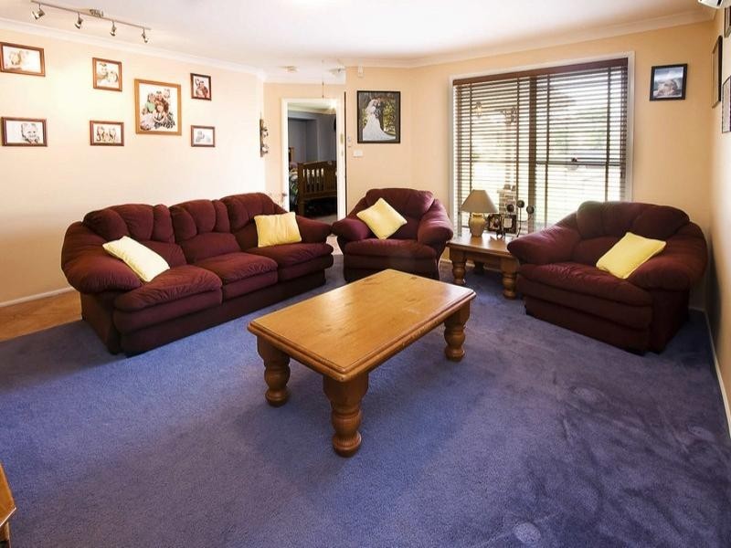 11 Winna Place, Glenmore Park NSW 2745