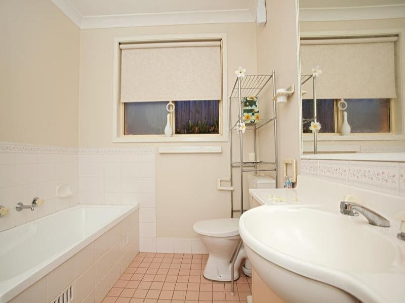 10 Pardalote Place, Glenmore Park NSW 2745