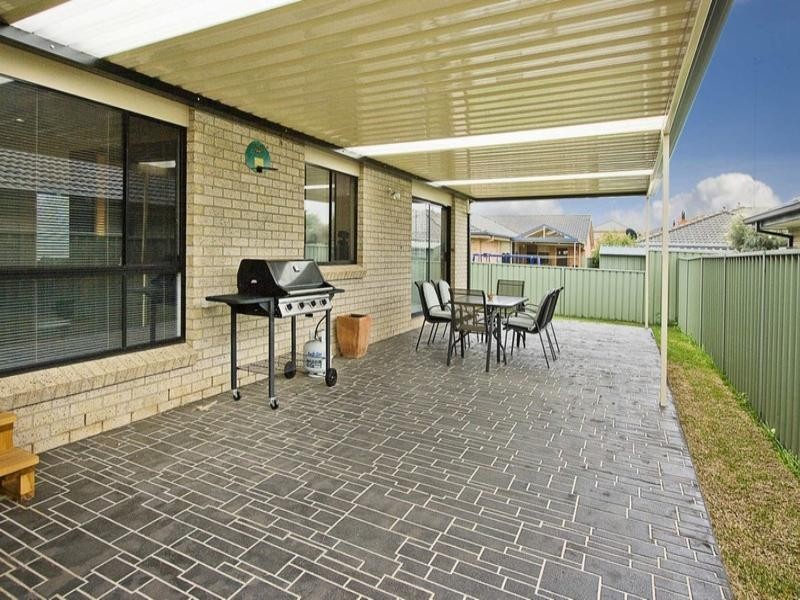 16 Winna Place, Glenmore Park NSW 2745
