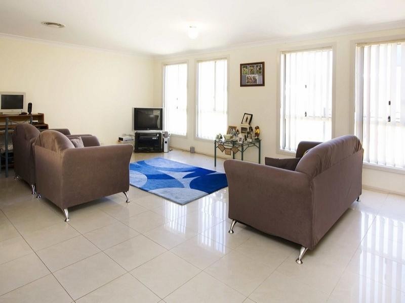8 Avalon Crescent, Glenmore Park NSW 2745