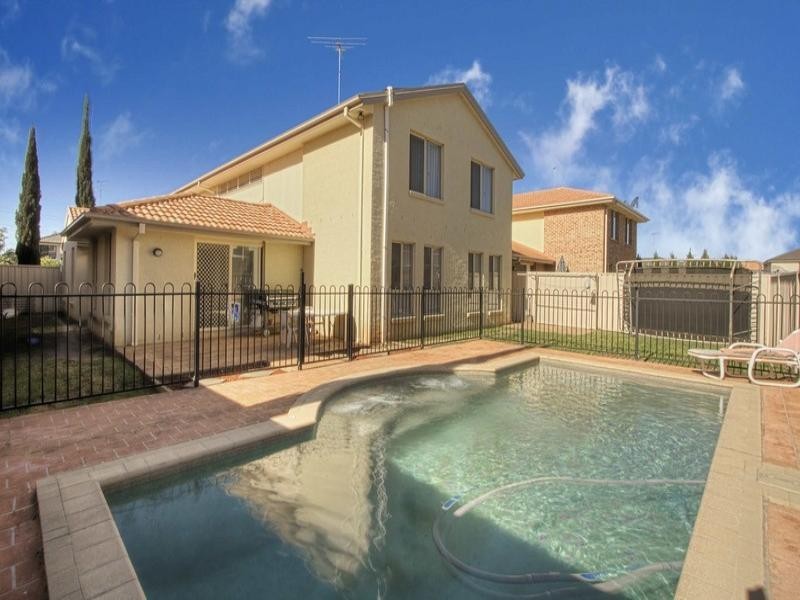 8 Avalon Crescent, Glenmore Park NSW 2745