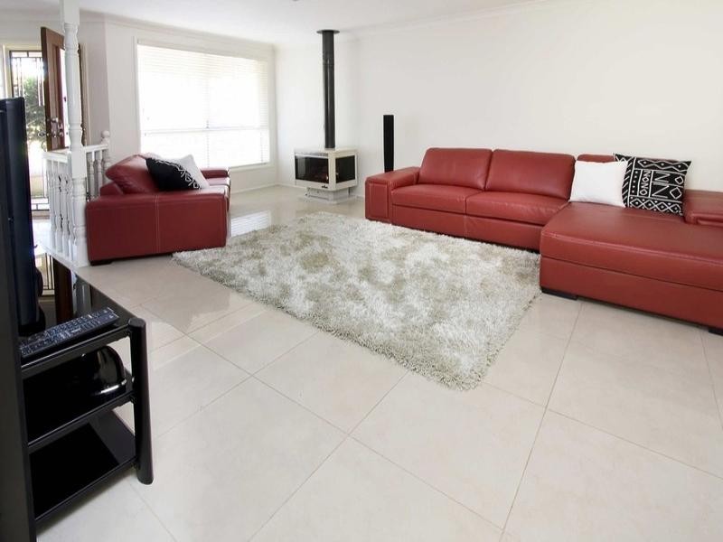 15 Sunningdale Drive, Glenmore Park NSW 2745