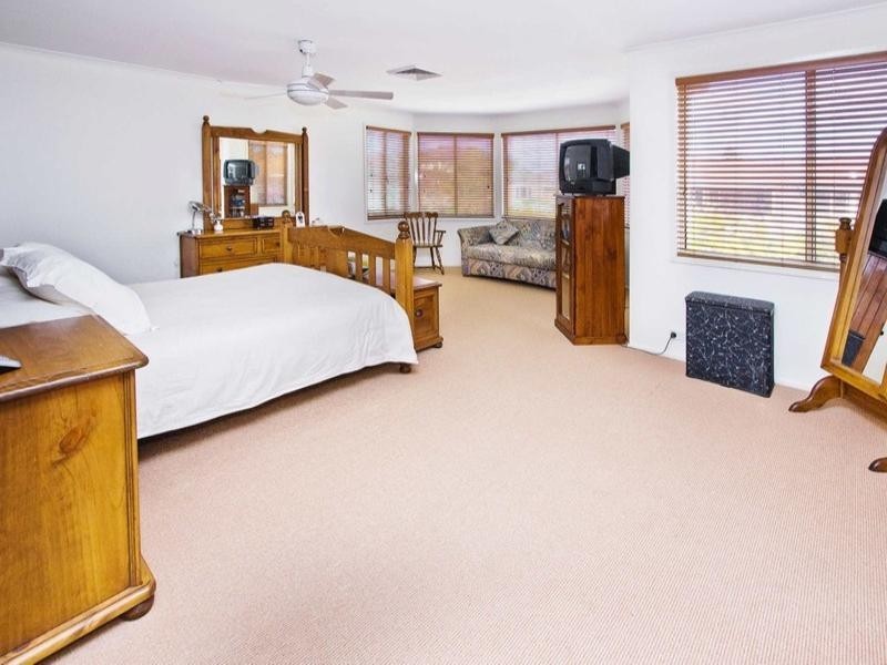 15 Dunna Place, Glenmore Park NSW 2745