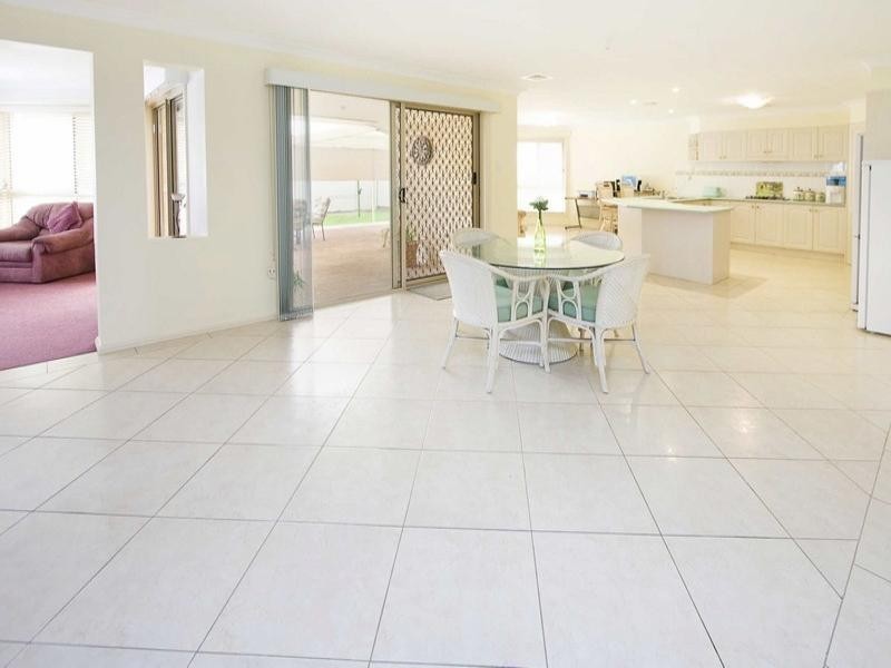 136 Ridgetop Drive, Glenmore Park NSW 2745