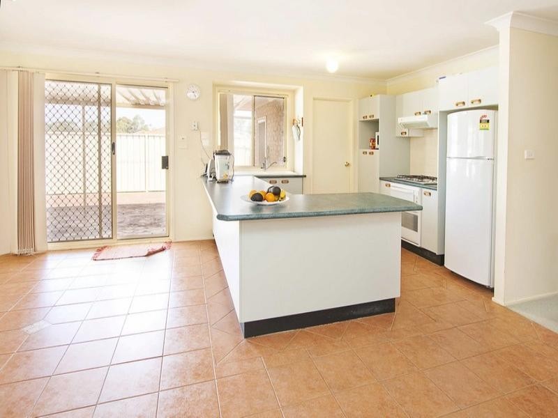 16 Floribunda Avenue, Glenmore Park NSW 2745