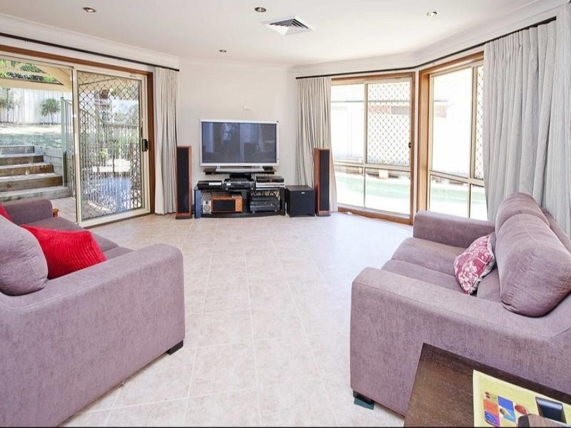 6 Freesia Place, Glenmore Park NSW 2745