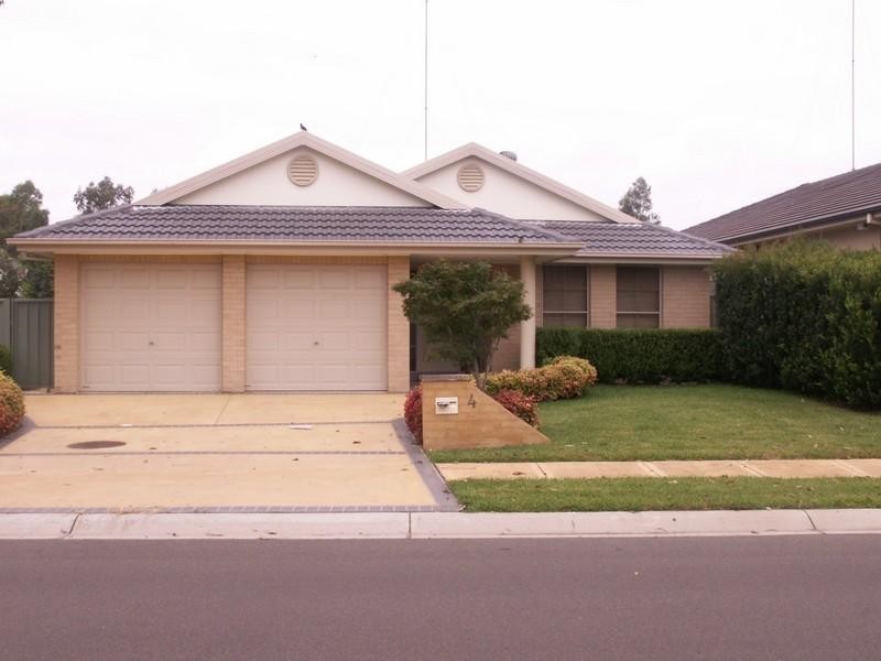4 Kingsfield Avenue, Glenmore Park NSW 2745
