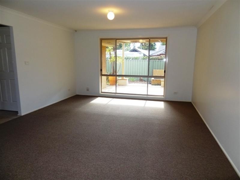 4 Kingsfield Avenue, Glenmore Park NSW 2745