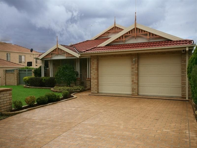 4 St Andrews Drive, Glenmore Park NSW 2745