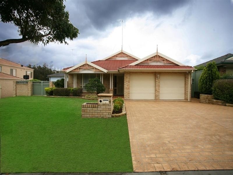 4 St Andrews Drive, Glenmore Park NSW 2745
