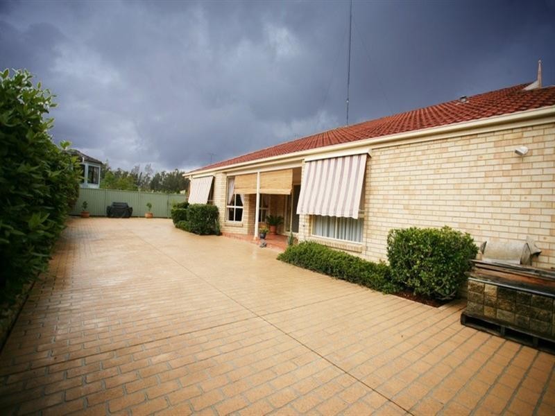 4 St Andrews Drive, Glenmore Park NSW 2745