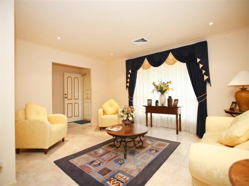 4 St Andrews Drive, Glenmore Park NSW 2745