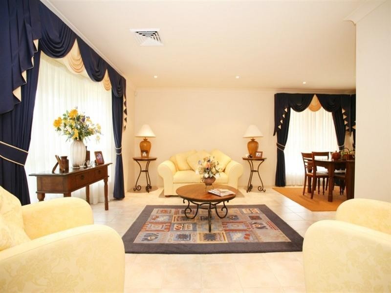 4 St Andrews Drive, Glenmore Park NSW 2745