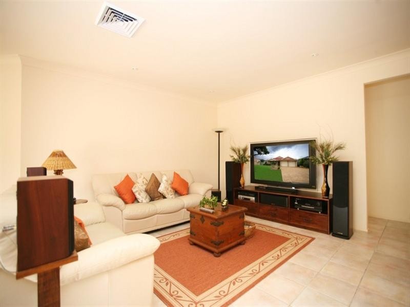 4 St Andrews Drive, Glenmore Park NSW 2745