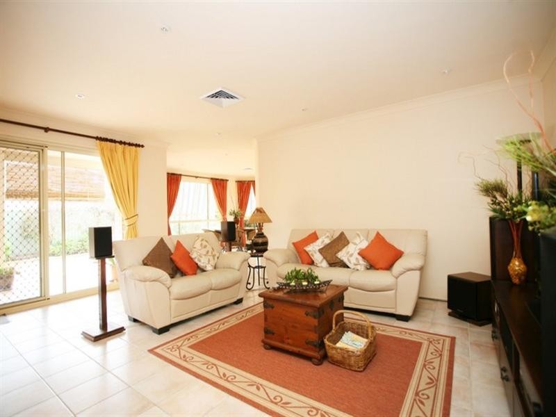 4 St Andrews Drive, Glenmore Park NSW 2745