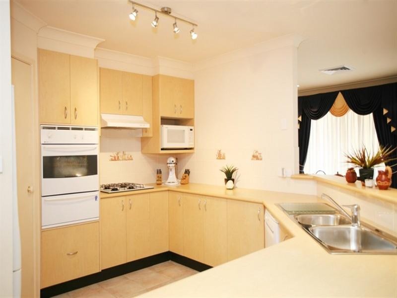 4 St Andrews Drive, Glenmore Park NSW 2745