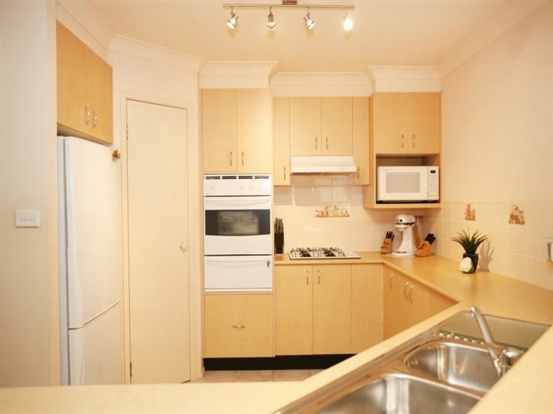 4 St Andrews Drive, Glenmore Park NSW 2745