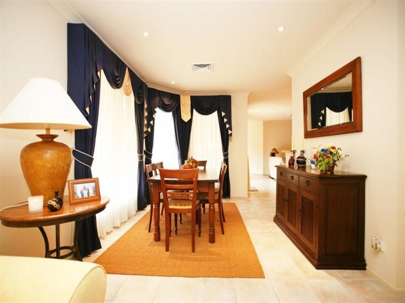 4 St Andrews Drive, Glenmore Park NSW 2745