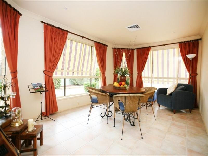 4 St Andrews Drive, Glenmore Park NSW 2745