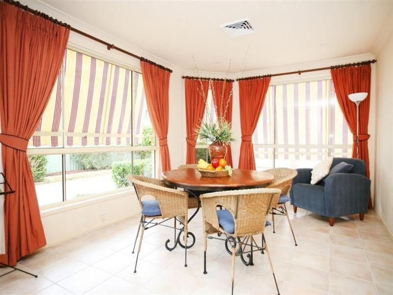 4 St Andrews Drive, Glenmore Park NSW 2745