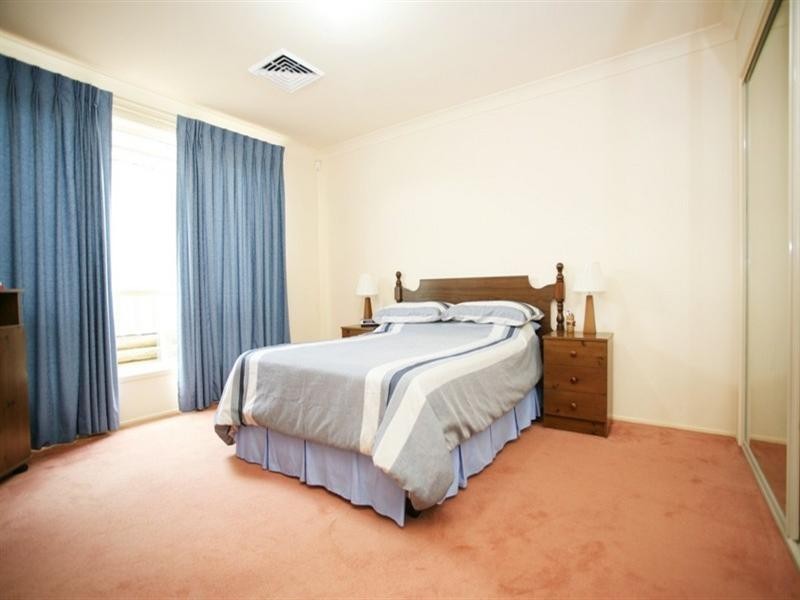 4 St Andrews Drive, Glenmore Park NSW 2745