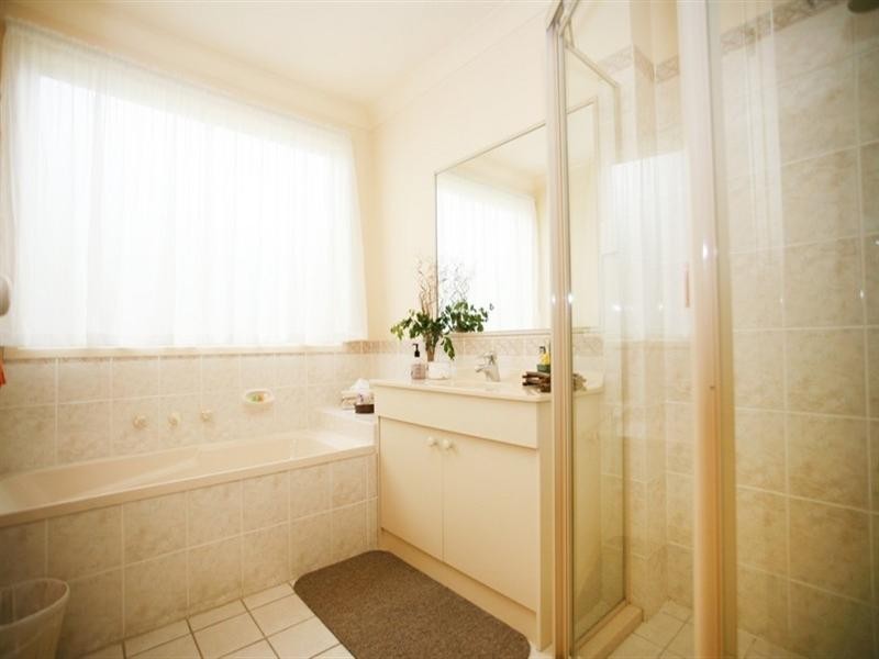 4 St Andrews Drive, Glenmore Park NSW 2745