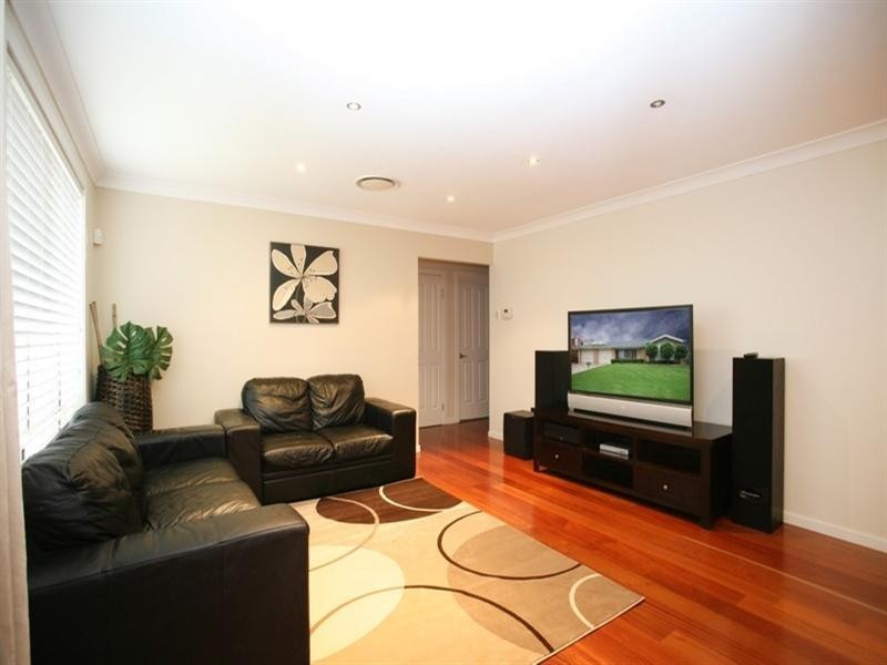 4 Sunningdale Drive, Glenmore Park NSW 2745