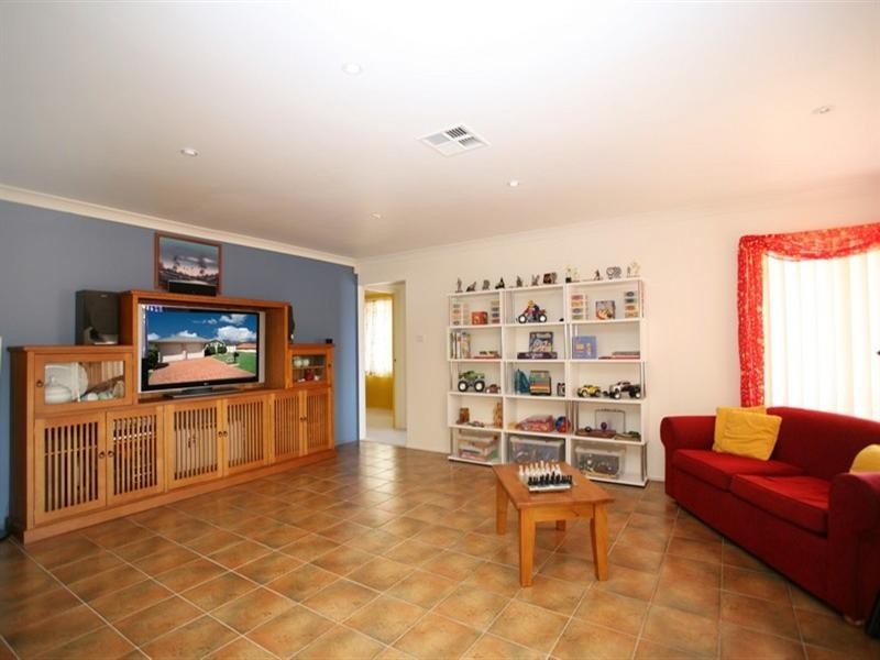 14 Knox Street, Glenmore Park NSW 2745