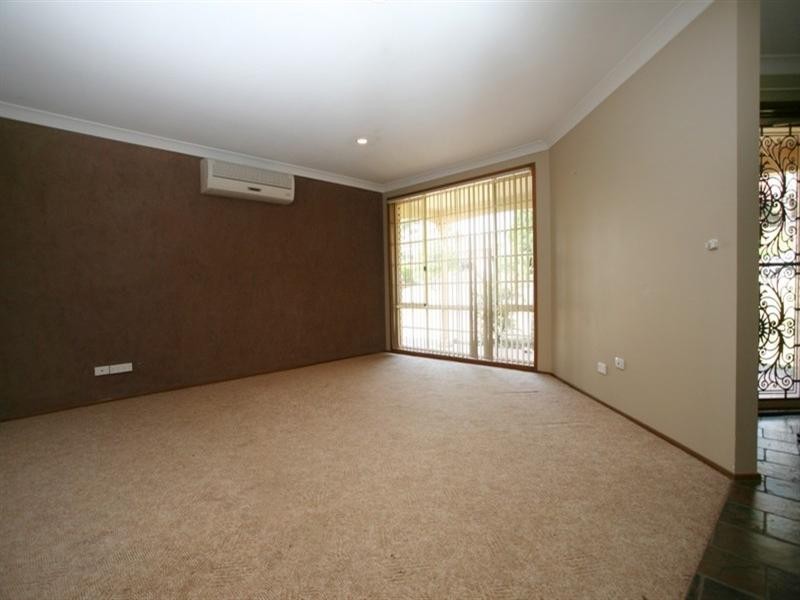 25 Rainbow Close, Glenmore Park NSW 2745