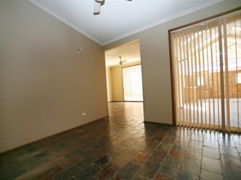 25 Rainbow Close, Glenmore Park NSW 2745