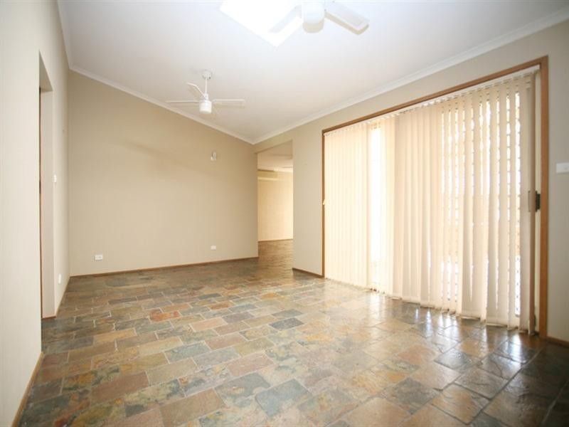 25 Rainbow Close, Glenmore Park NSW 2745