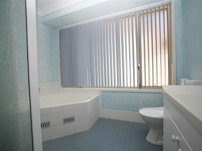 25 Rainbow Close, Glenmore Park NSW 2745