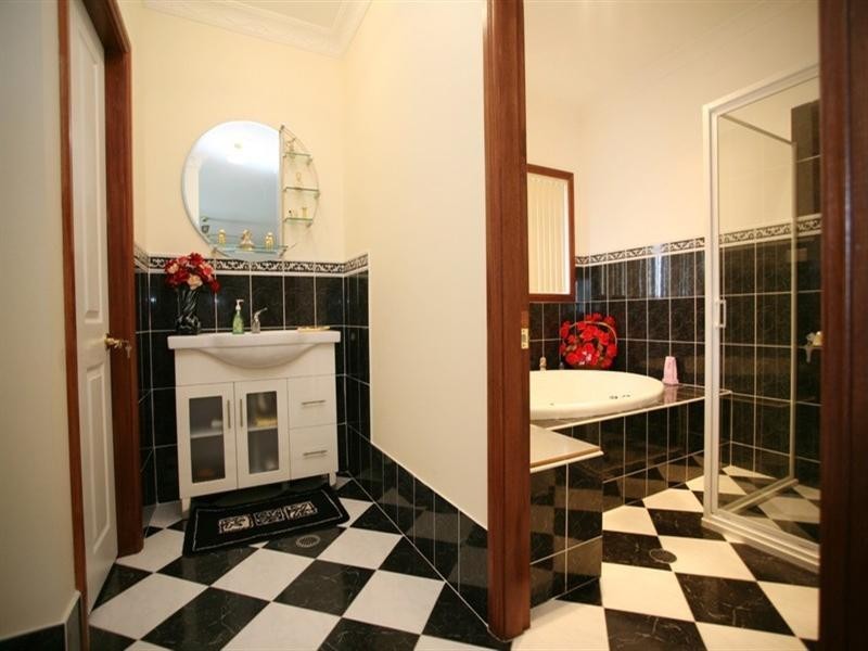 2 Wallan Avenue, Glenmore Park NSW 2745